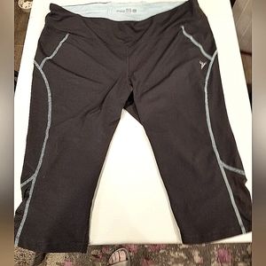 Old Navy Active capri length pants. Gray/Aqua size XXL